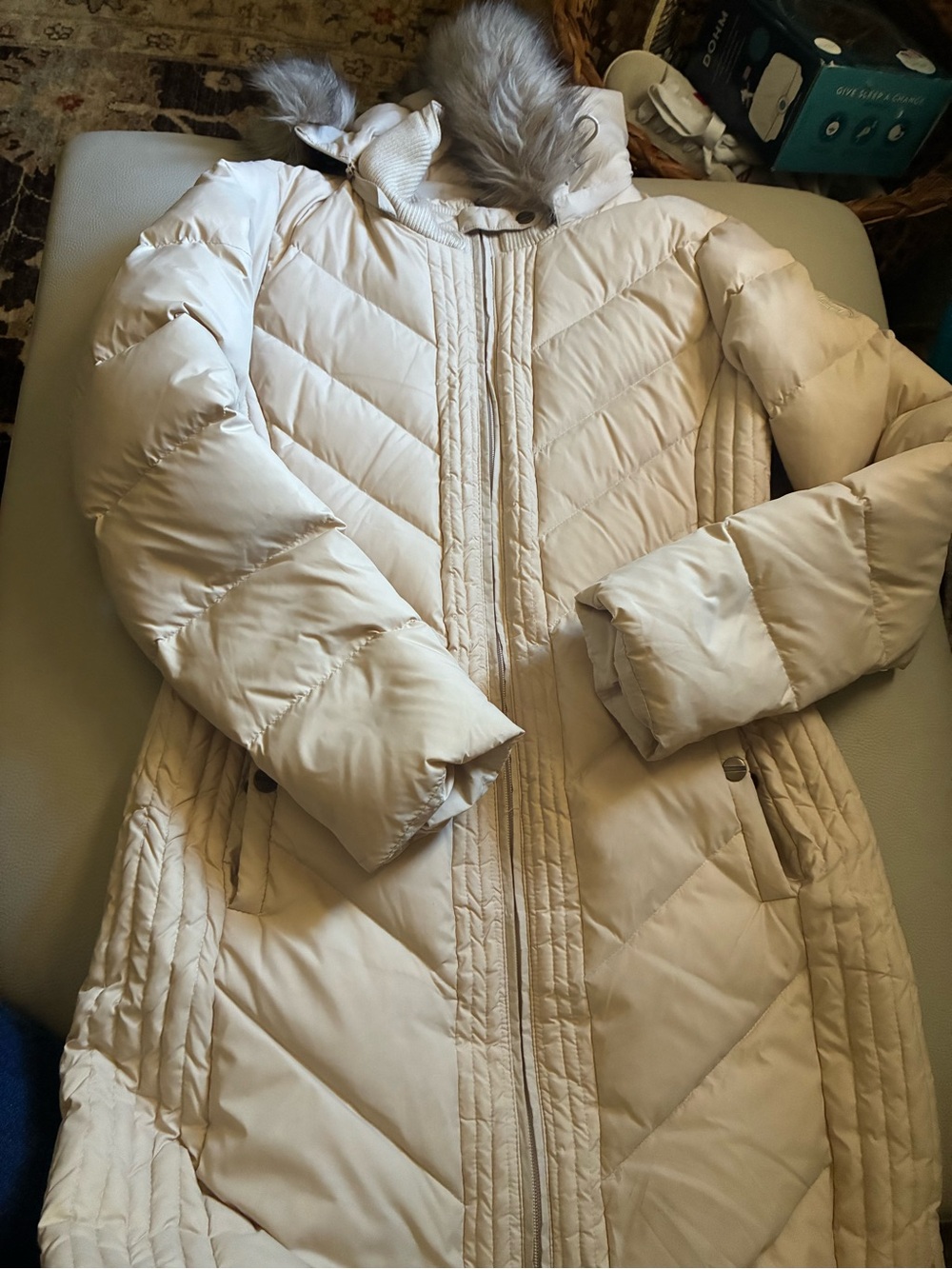 LARRY LEVINE Women's Cream Quilted Puffer Coat with Faux Fur Trim